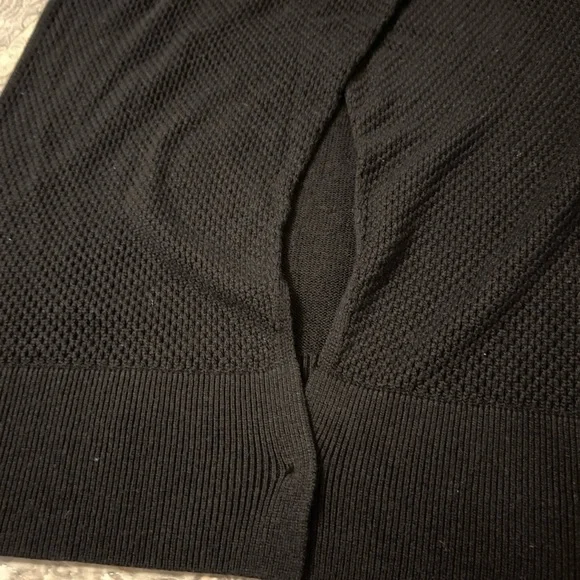 Lululemon Bhakti Life Sweater Women 8
Black Vented Yoga Activewear Knit Slit - Picture 8 of 13